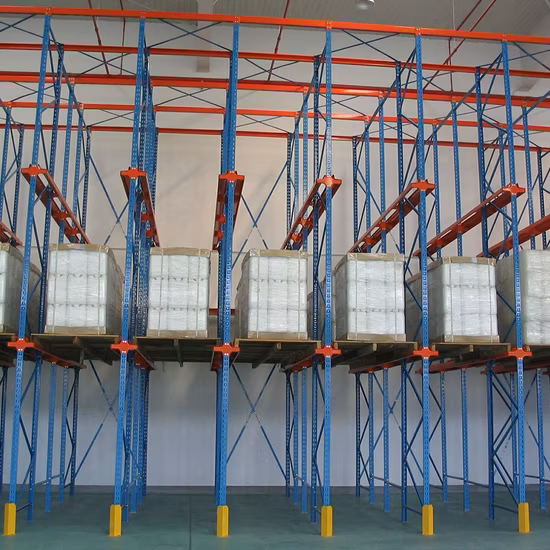 Откидные паллетные стеллажи для складского хранения.